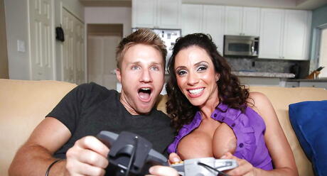 Hot colombian milf Ariella Ferrera fucked in her hairy pussy after good cock suck 